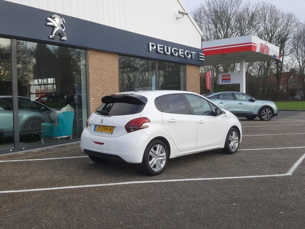Peugeot 208 1.2 puretech 82pk signature navigatie | cruise control | airco 