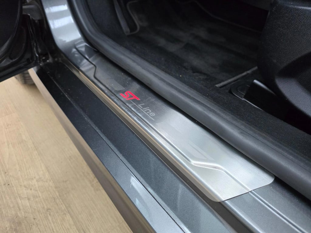 Ford Fiesta st-line occasion met 145pk (!) en carplay | tweedehands ford fi