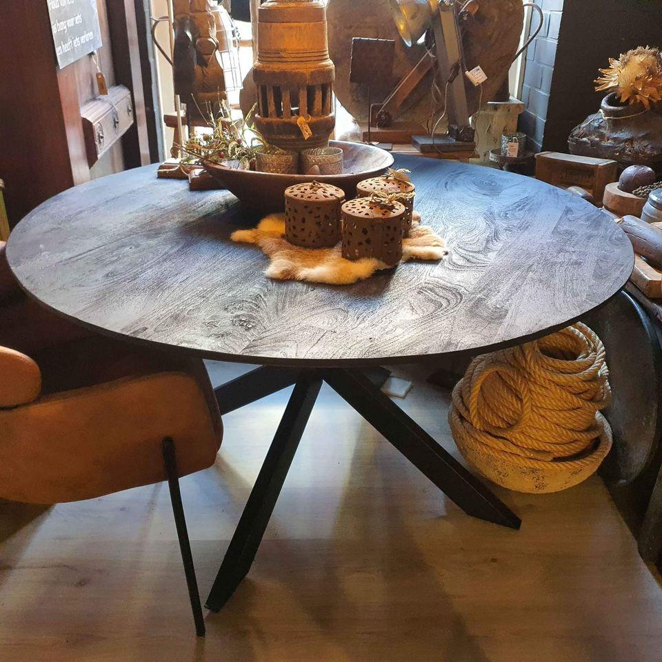 DECORATIE, TAFELS, VERLICHTING, KASTEN 3Z FACTORY ARNEMUIDEN