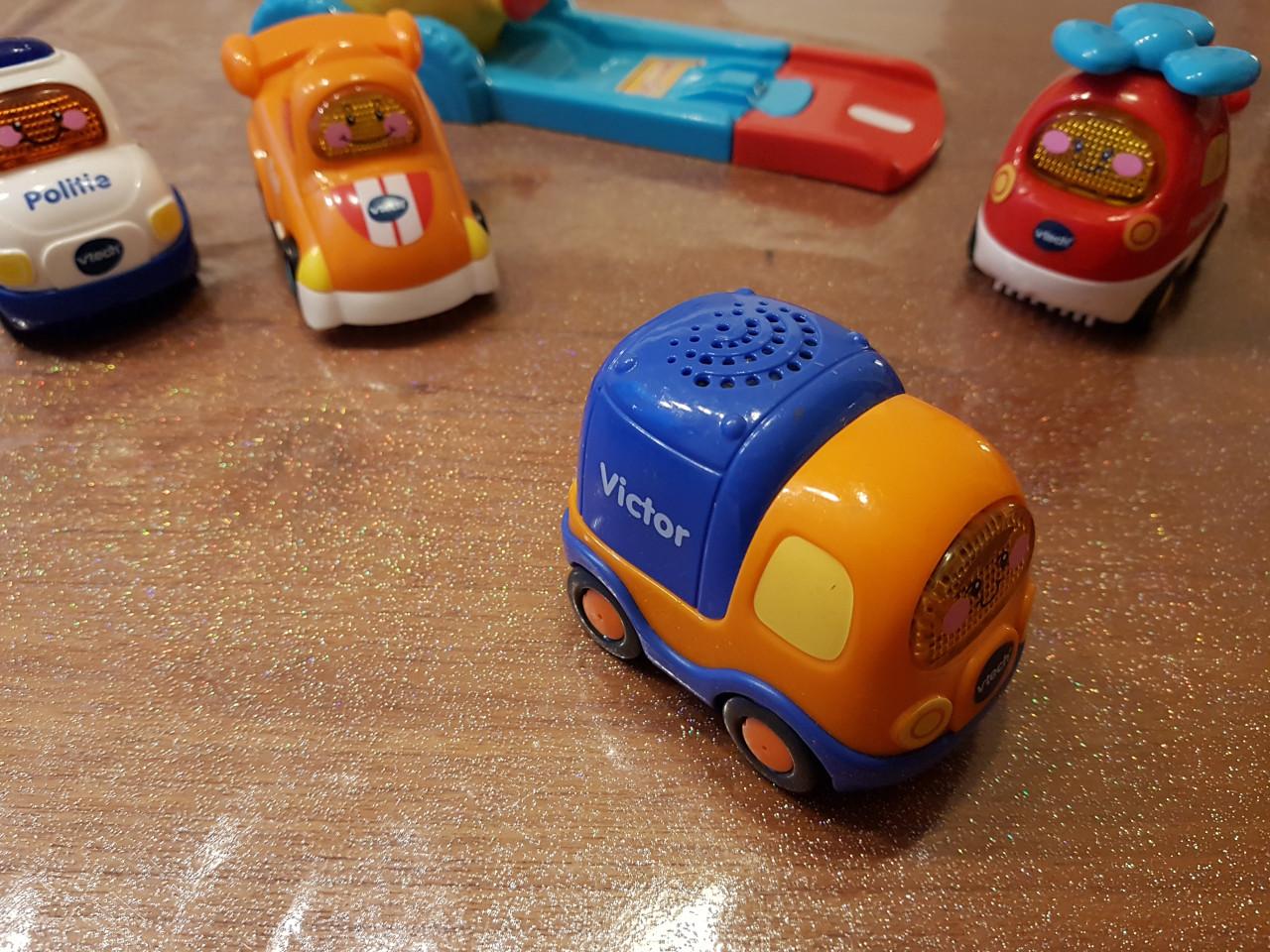 4 toettoet auto's en lanceerbaan