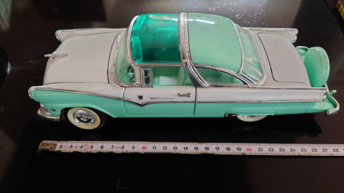 '55 Ford Fairlane Crown Victoria 1:18 Road Tough