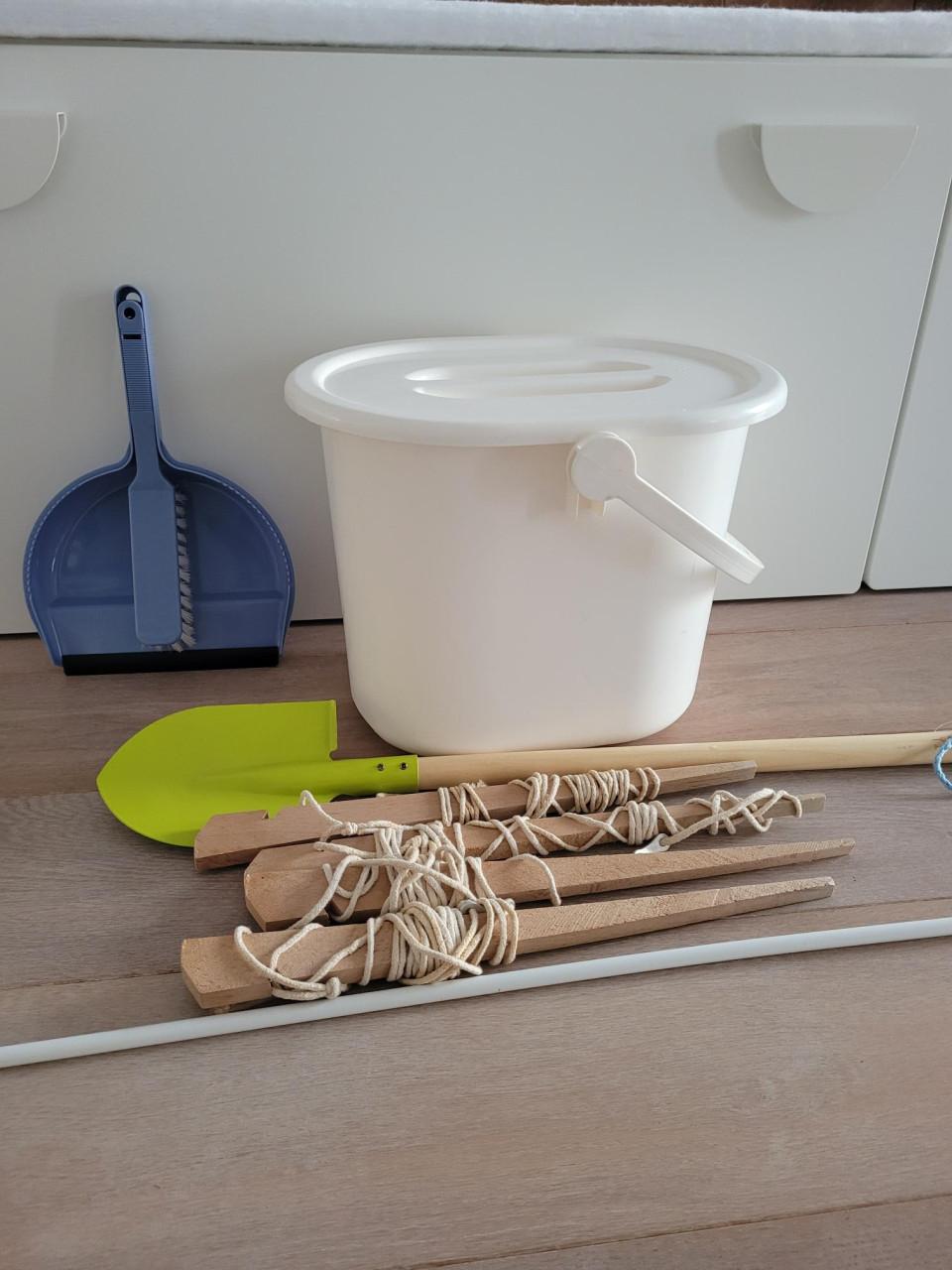 Strandspullen voor strandhokje: Gordijnen met roede, schep, spiegel etc.