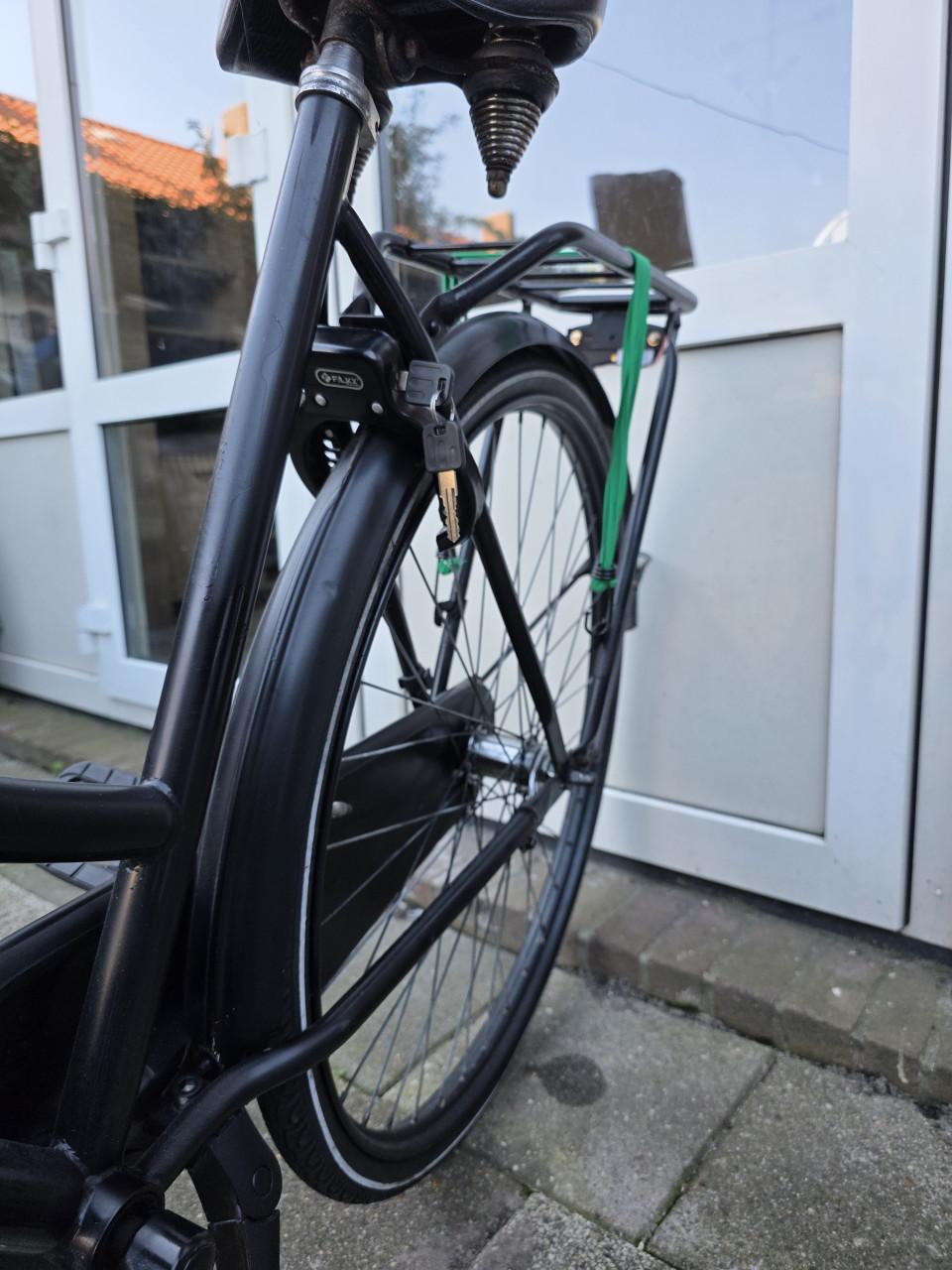 Dames fiets 28 inch-Nieuw voordrager- Nieuw slot-Fr.maat 54cm