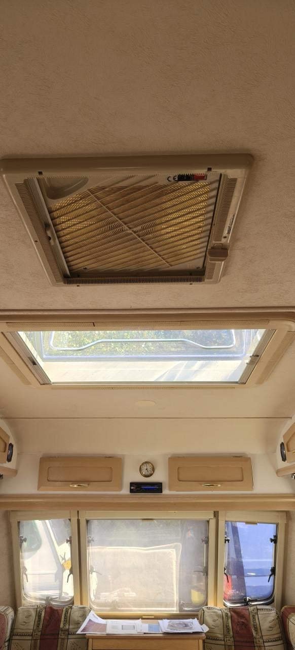 Elddis Hurricane 470 enkele bedden badkamer mover,Gas boiler