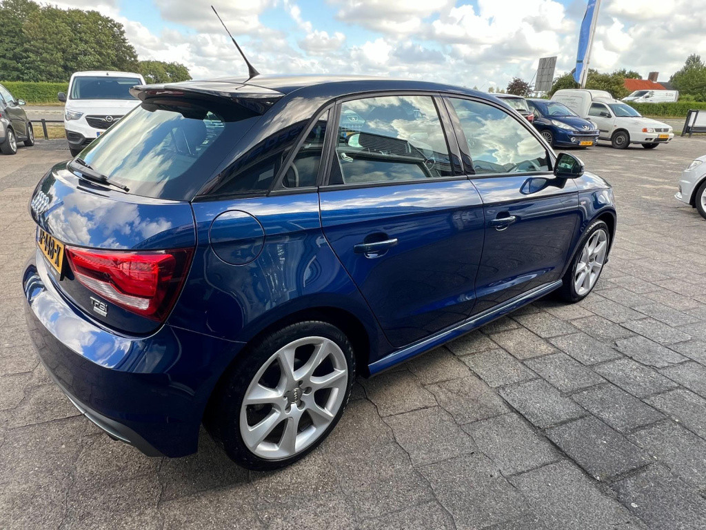 Audi A1 Sportback 1.0 tfsi adrenalin, s-line, navi enz...