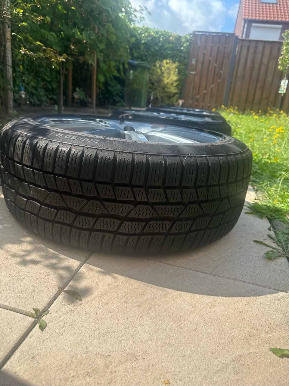 Velgen met winterbanden 205/50 R17