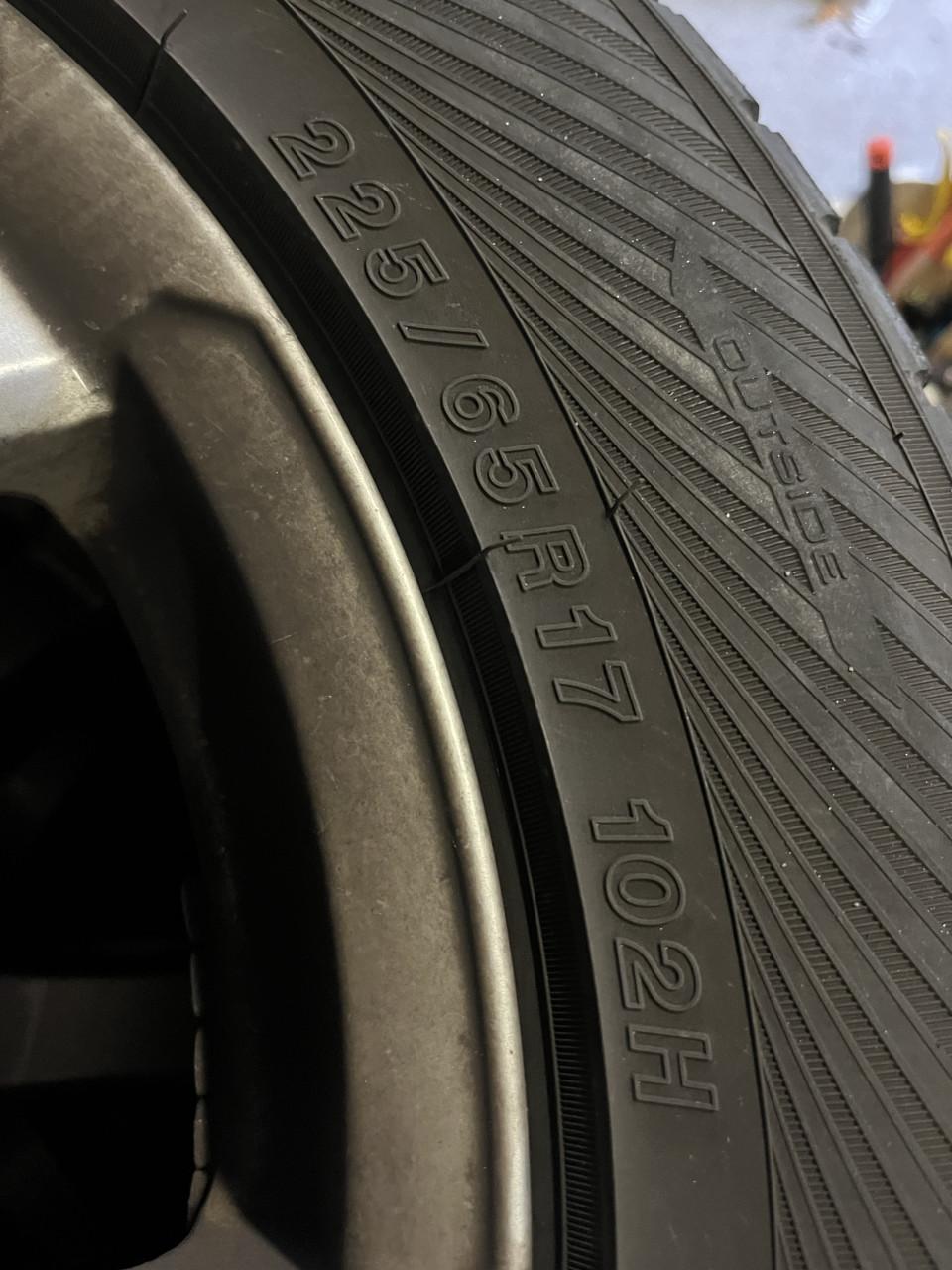 Autobanden en velgen Toyota RAV4