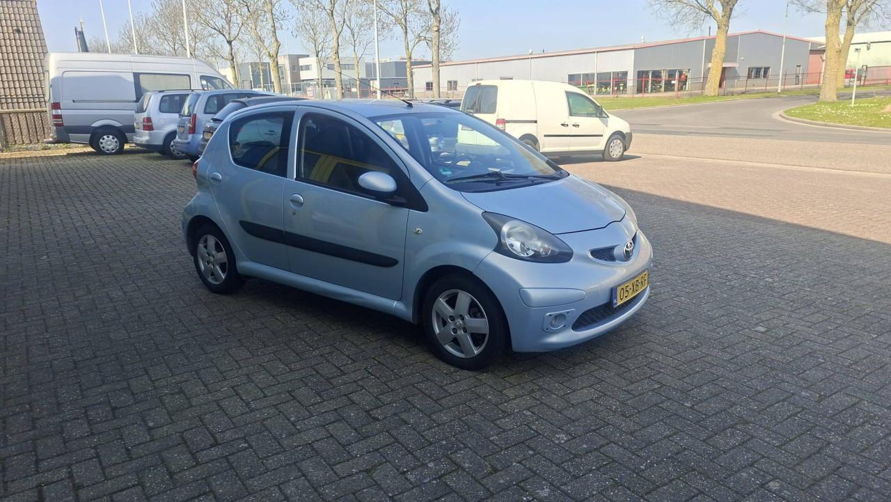 Toyota Aygo 1.0 12v Sport 5 deurs bj:2007 airco lm-velgen