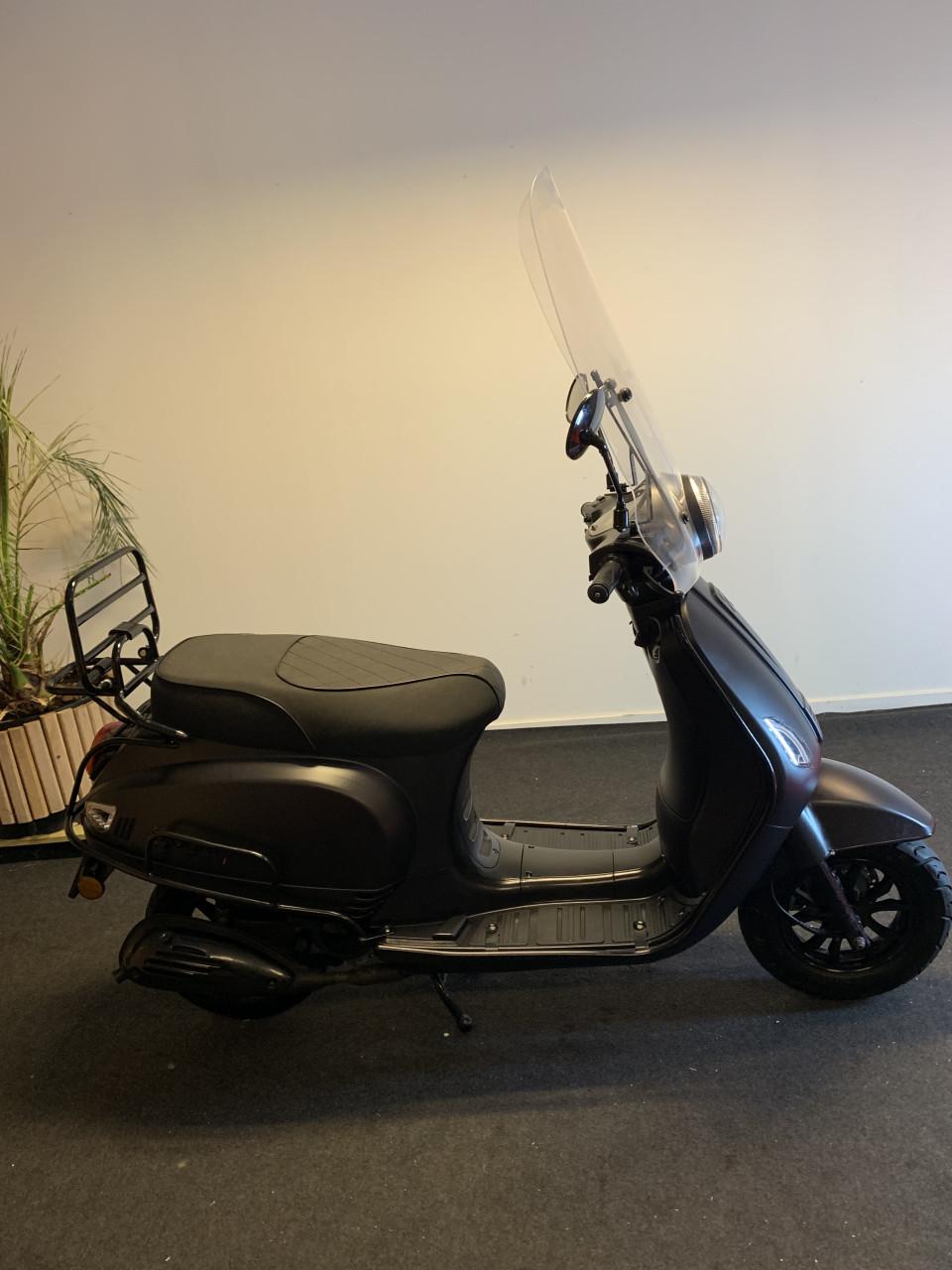 AGM VX 50 MET WINDSCHERM EN VALBEUGELSET NU 895,= RIJKLAAR