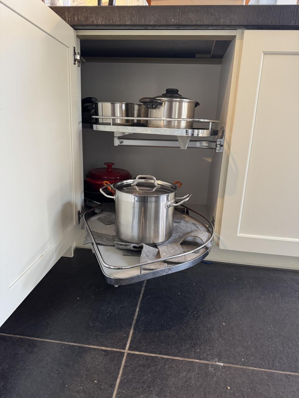 Keuken met inbouw apperatuur : wegens verhuizing