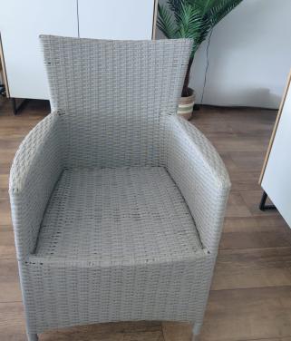 Leuke eettafel met 3 stoelen