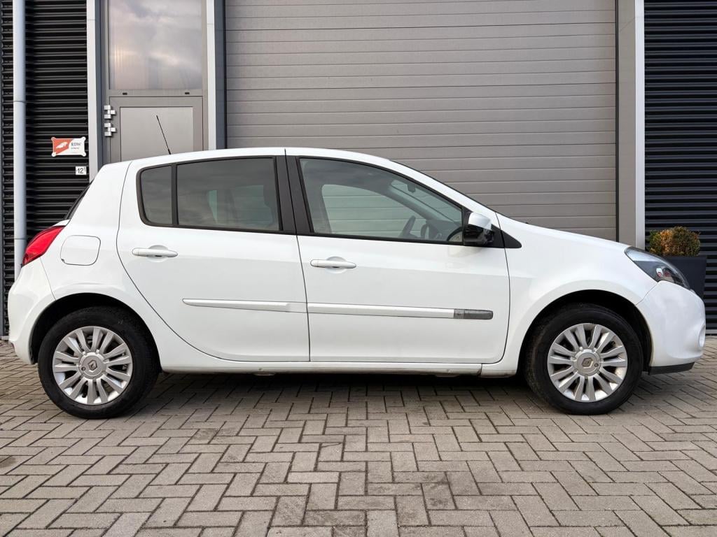 Renault Clio 1.2 collection/apk/airco/cruise ctrl/trehkaak/