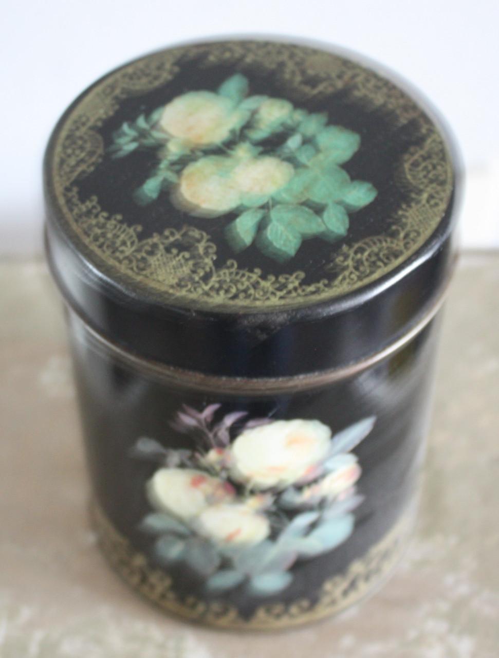 Mooi zwart gebloemd rond blikje