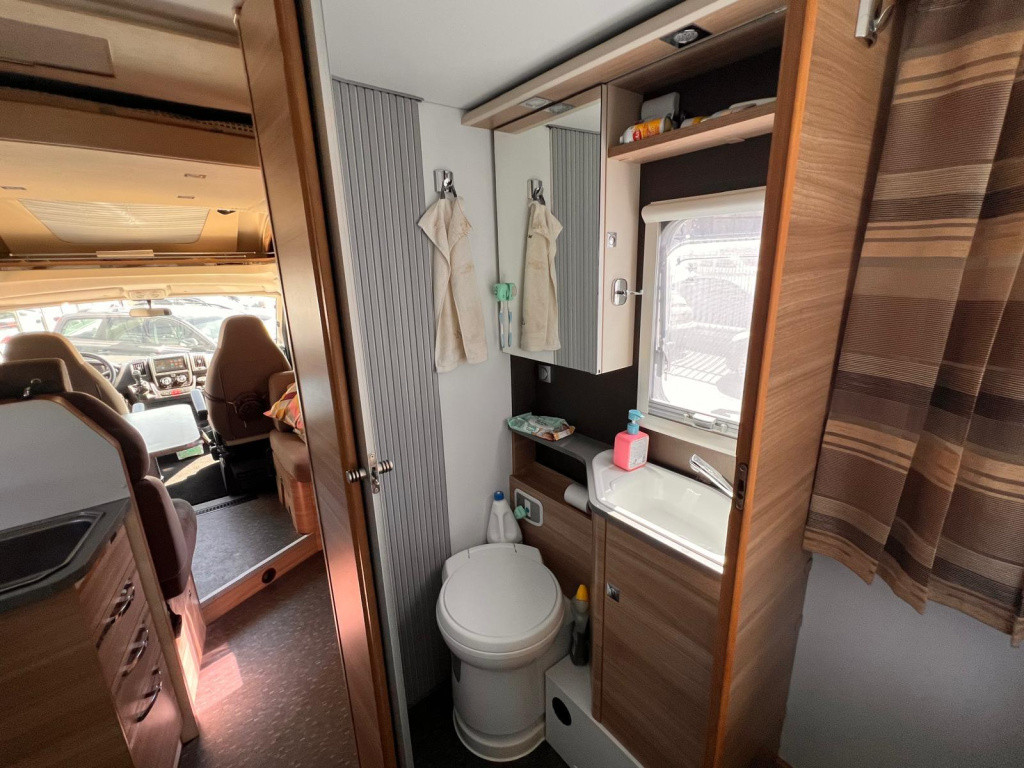 Adria Onbekend matrix m 670 sc edition50