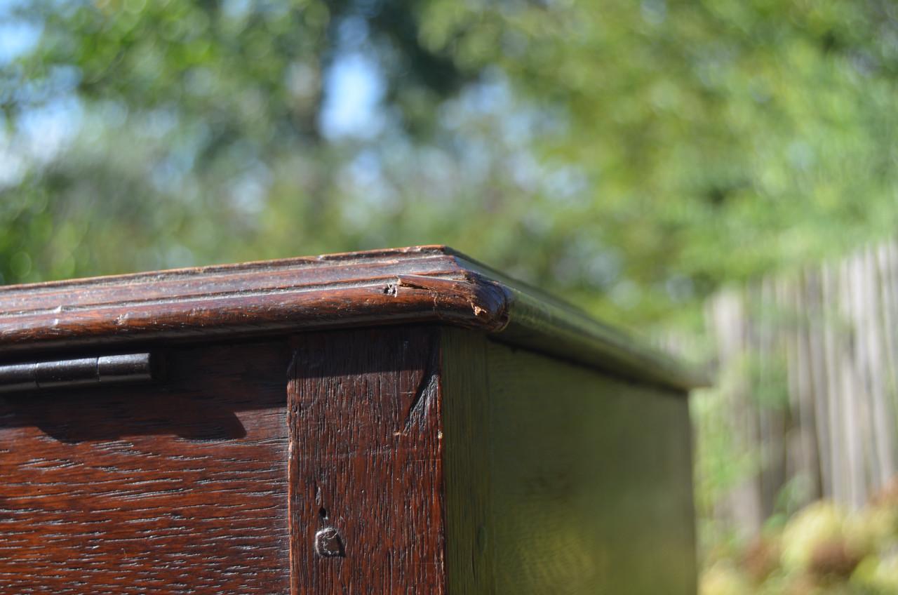 19e Eeuws Engels pottenkastje, alhoewel............