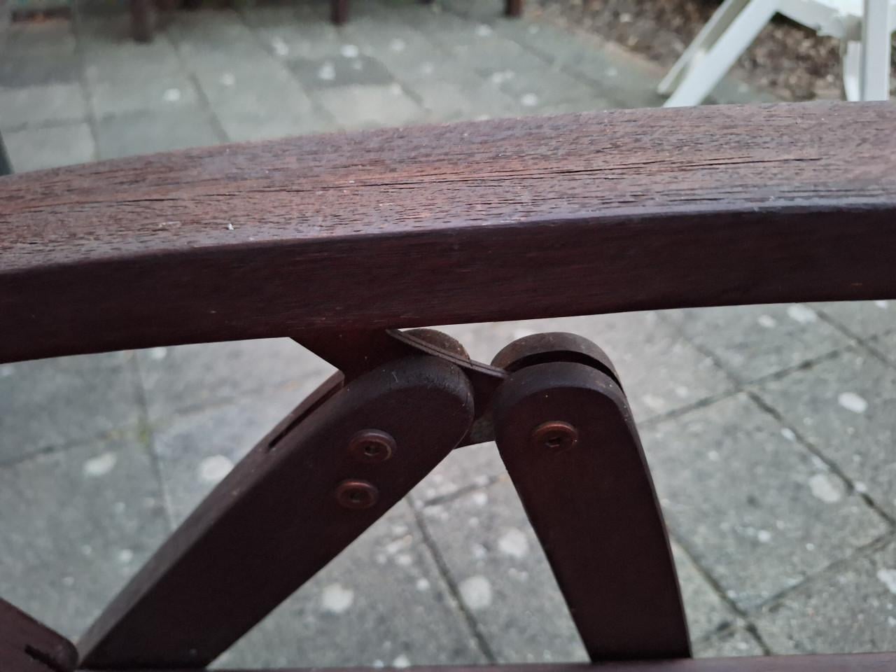 2 verstelbare tuinstoelen euchalyptushout