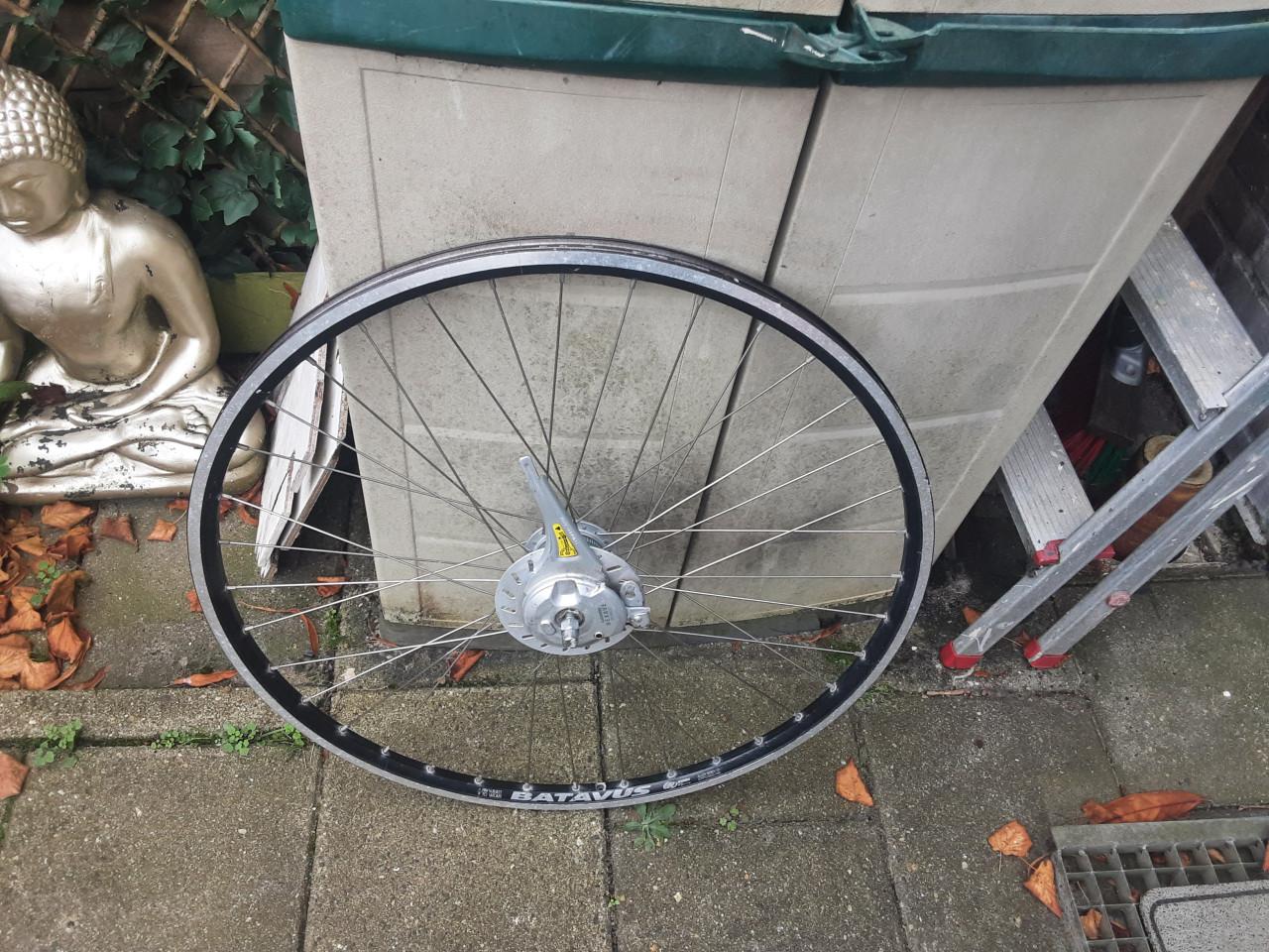 Batavus 28 inch shimano voorwiel, naafdynamo, rollerbrake rem