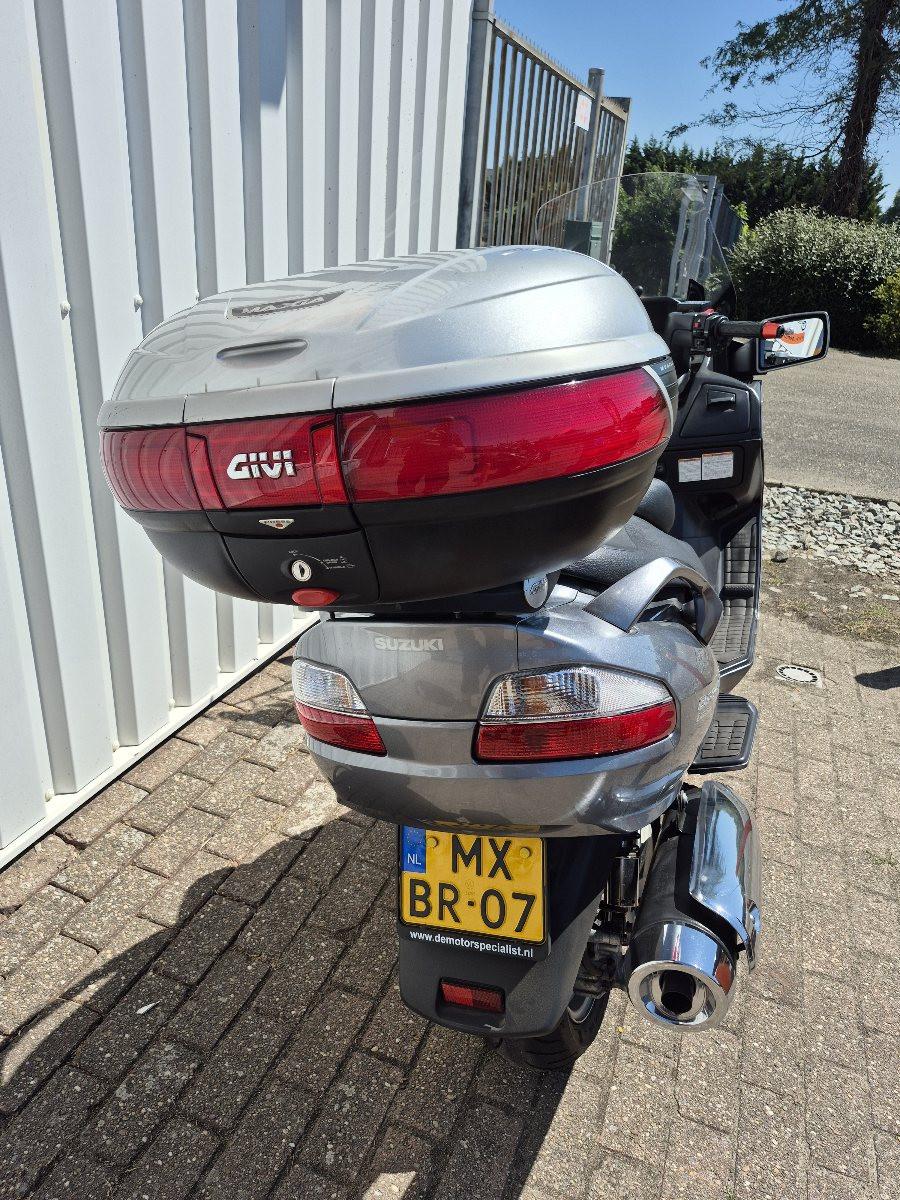 Suzuki Burgman 650 executive uit 2007, grote motorscooter