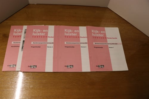 Kijk- en luistertoets Nederland Basisberoepsgerichte leerweg 2001/2002