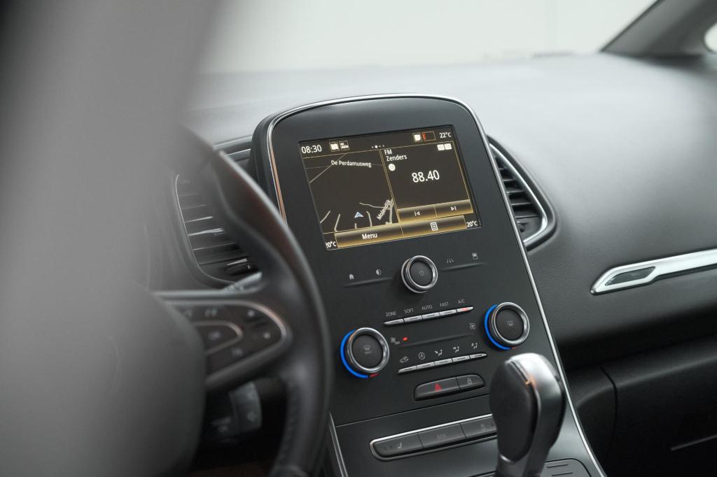 Renault Scenic tce 140 edc limited | camera | stoelverwarming | navigatie |