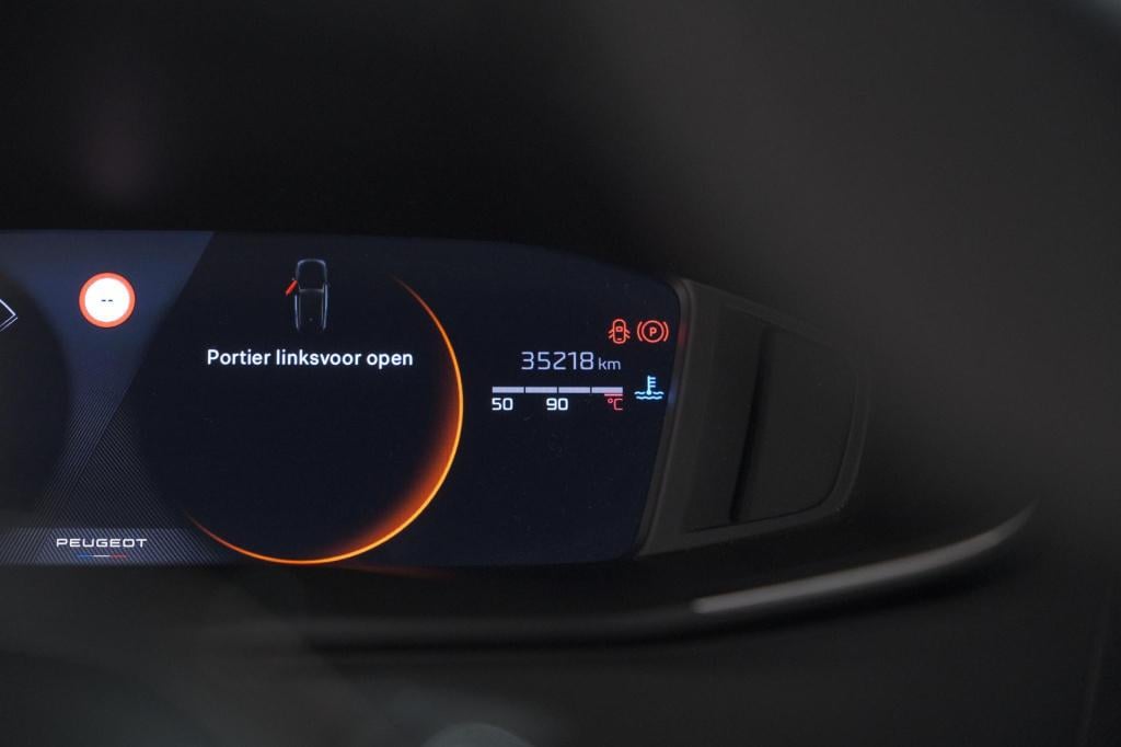 Peugeot 2008 puretech 100 allure | camera | navigatie | parkeersensoren | a