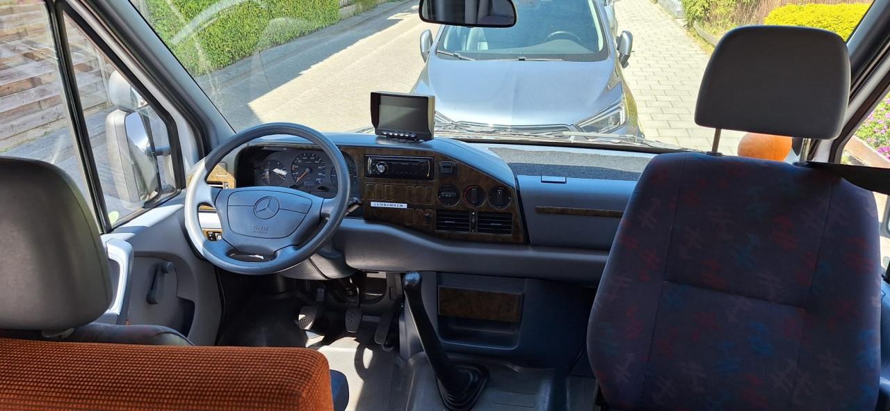 Mercedes sprinter buscamper la strada