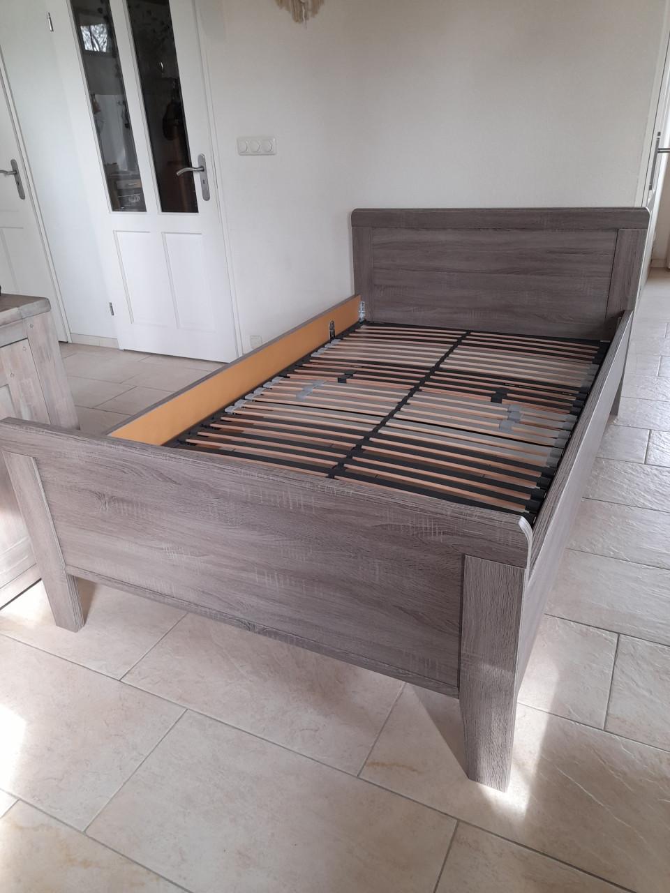 Z.g.a.n. Bed 120x200 met kwaliteits matras 120x200x22 (in nieuwstaat)