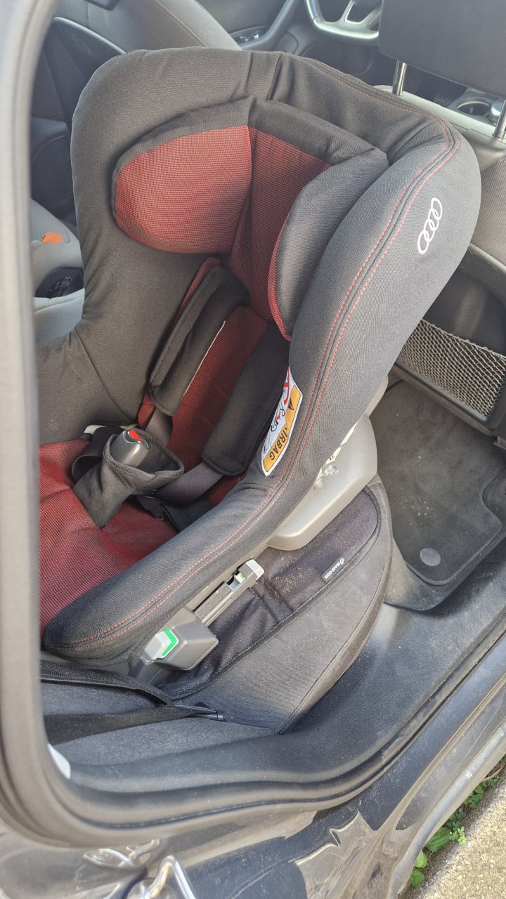 Audi kinderzitje met ISOfix basis en maxicosi