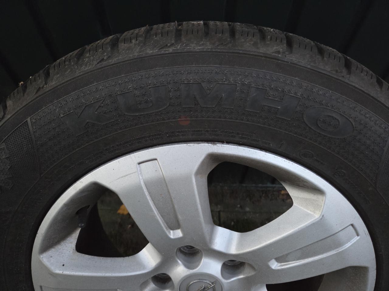 Winterbanden met velgen 225/65R17
