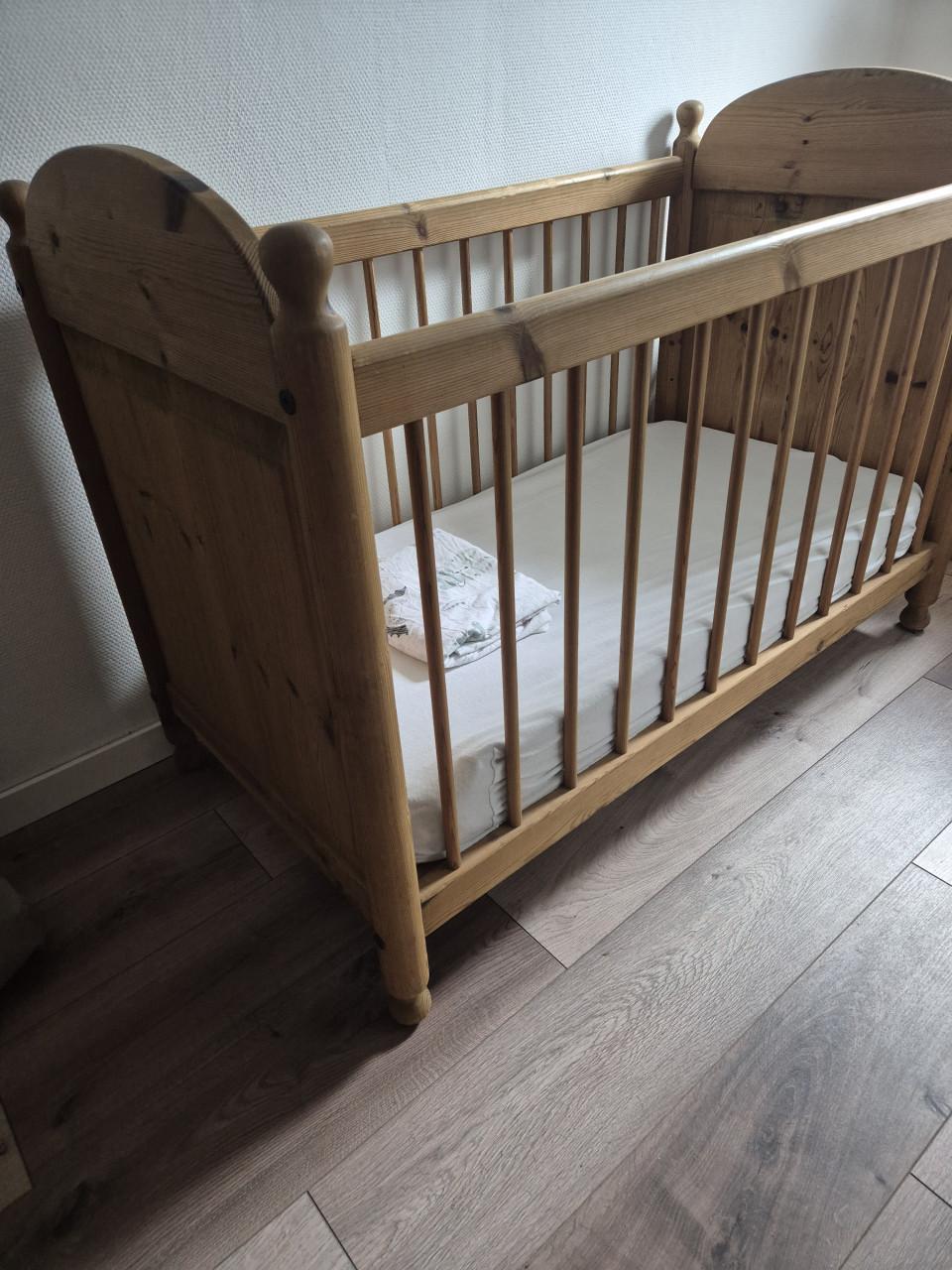 Babyledikant en kommode