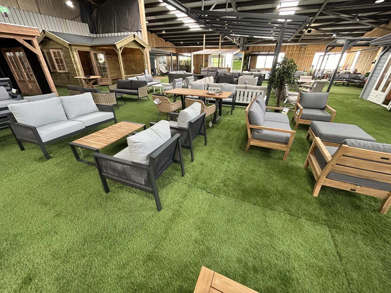 Ruime keuze uit verschillende soorten en maten tuinmeubels