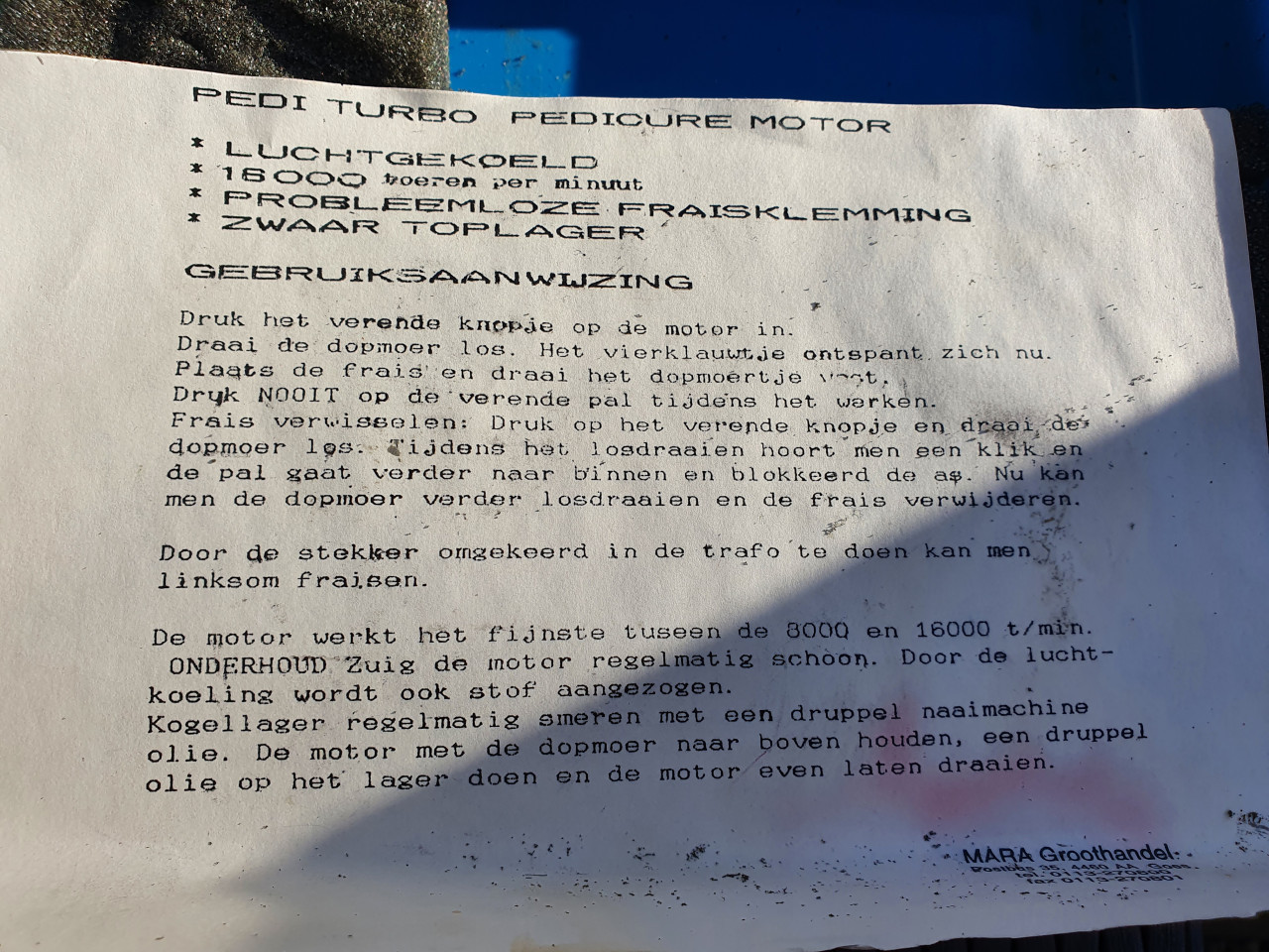 Werkende professionele manicure en pedicure turbomotor, luchtgekoeld....
