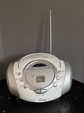 Portable radio cd/mp3/usb speler (kan ook op batterijen)