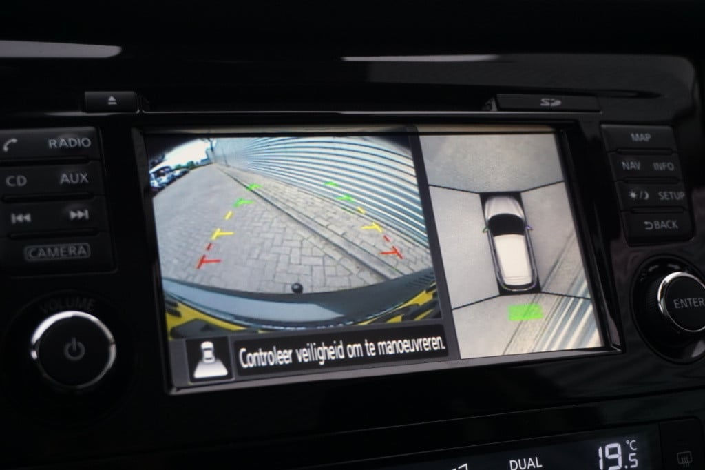 Nissan Qashqai 1.2 n-connecta climate / navi / camera / glazen dak / parkee