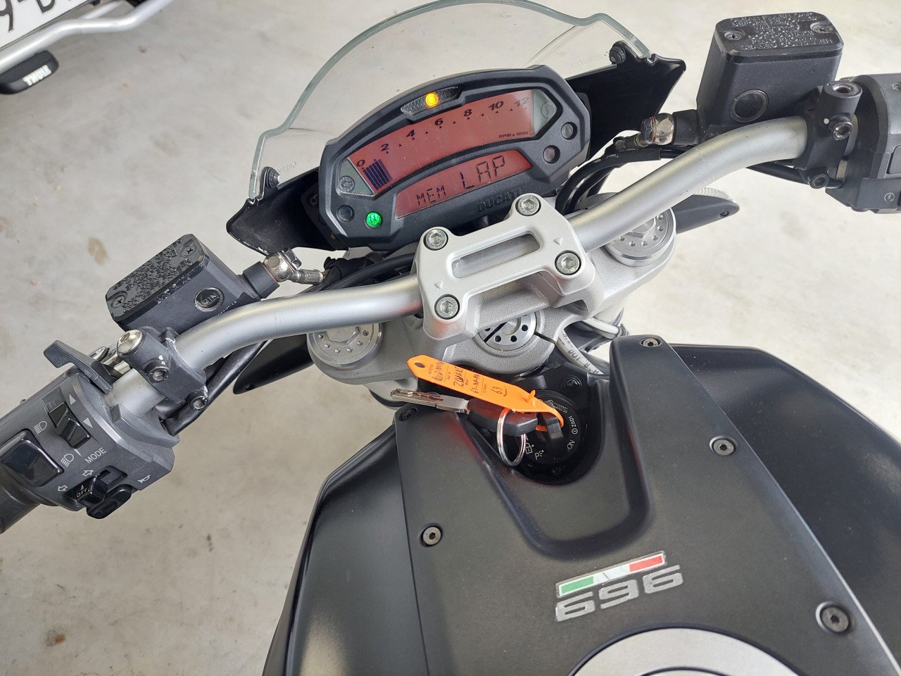 DUCATI 696 MONSTER `011 ,8 DKM TOPSTAAT KOOPJE;;;;
