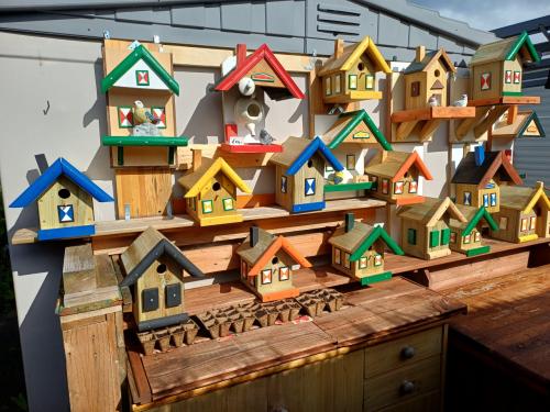Vogel - Chalets  - Voederhuisjes & Nestkastjes   etc   [ zie foto's ]