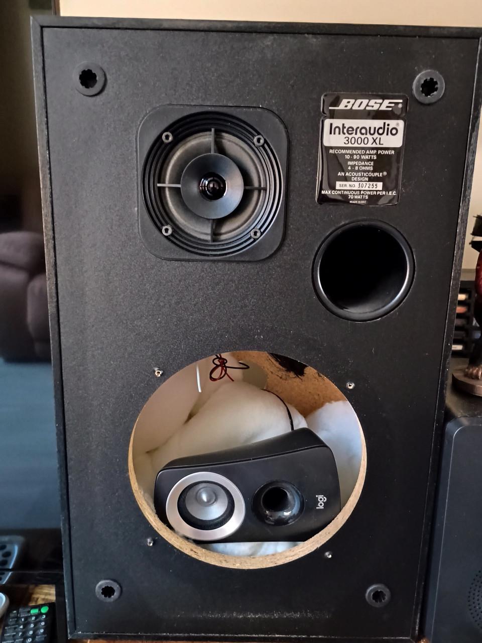 GEVRAAGD: Defecte, zwarte luidsprekers