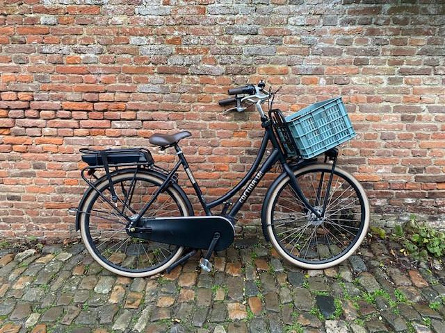 Cortina meisjesfiets, E-U4, met Bosch middenmotor.