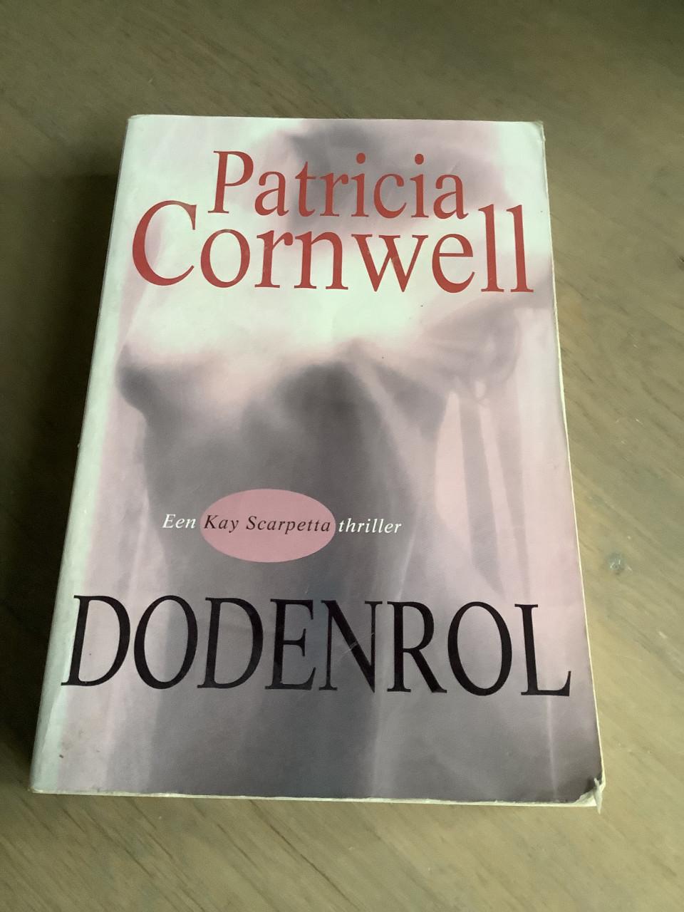 10 Spannende thrillers, boeken van verschillende schrijvers.