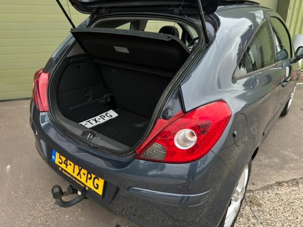Opel Corsa 1.2-16v enjoy trekhaak schuifdak apk 06-2027