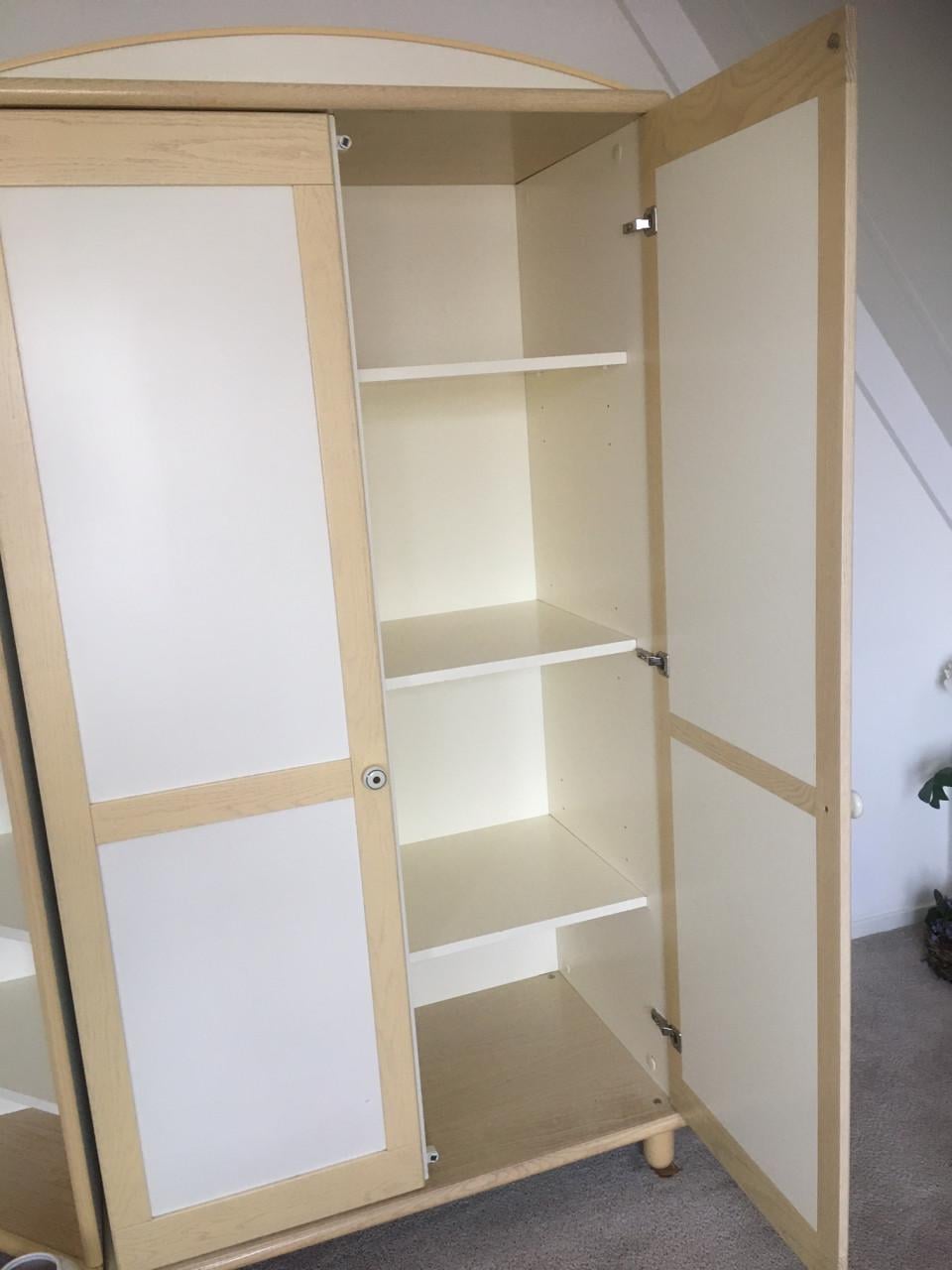 Mooi slaapkamer ameublement, éénpersoons, voor dame of meisje