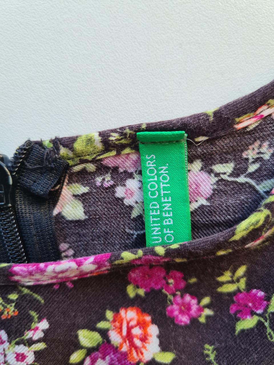 Benetton rood, roze bloemetjes jurkje Maat 128-134