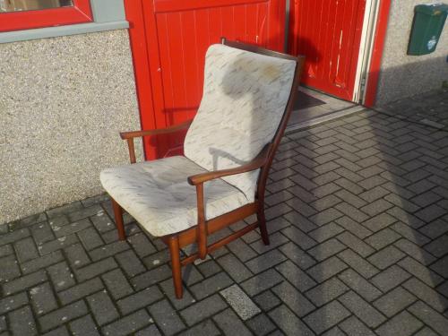 Jaren '70 fauteuil . Hout in zeer goede staat . stof in mindere staat