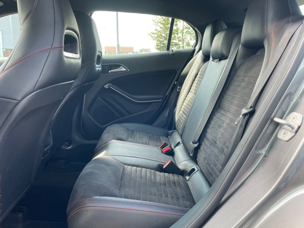 Mercedes-Benz Gla-klasse 180 prestige amg