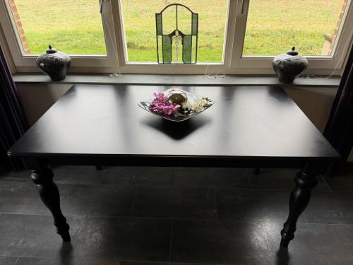 Zwarte eettafel