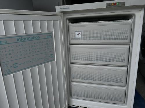 Liebherr 4 laden tafelmodel vrieskast 85x55 cm. Vriezer inhoud 128 liter