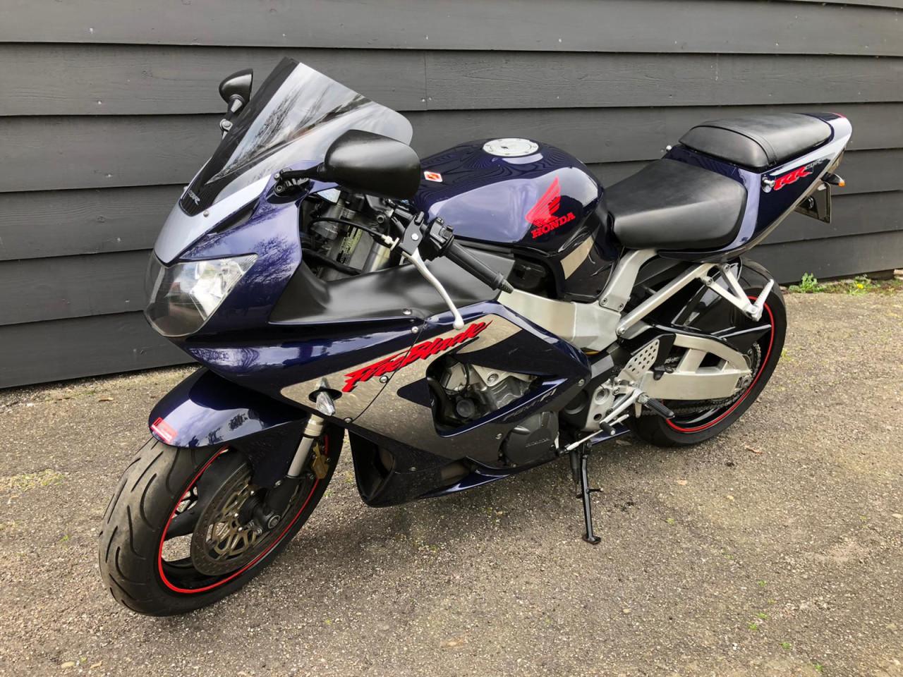 Honda CBR RR Fireblade 2001 in mooie kleurstelling