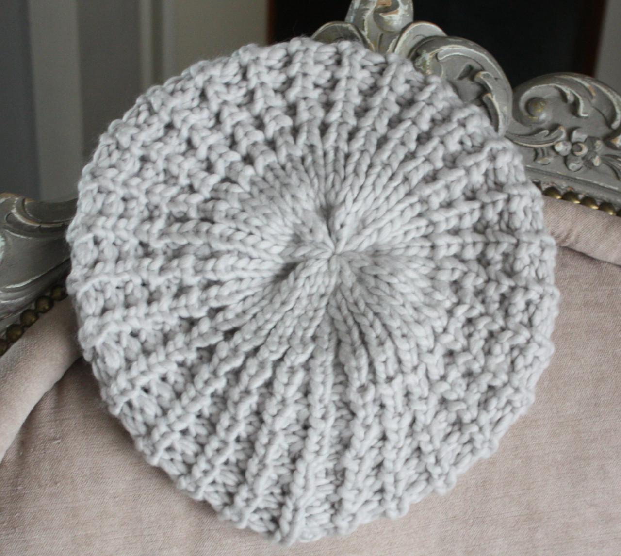 Grijze gebreide baret