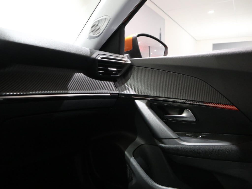 Peugeot E-2008 ev active 50 kwh | 31.000km! | navigatie | apple carplay/and
