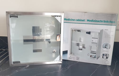 Nieuw RVS medicijnkastje in doos met slot
